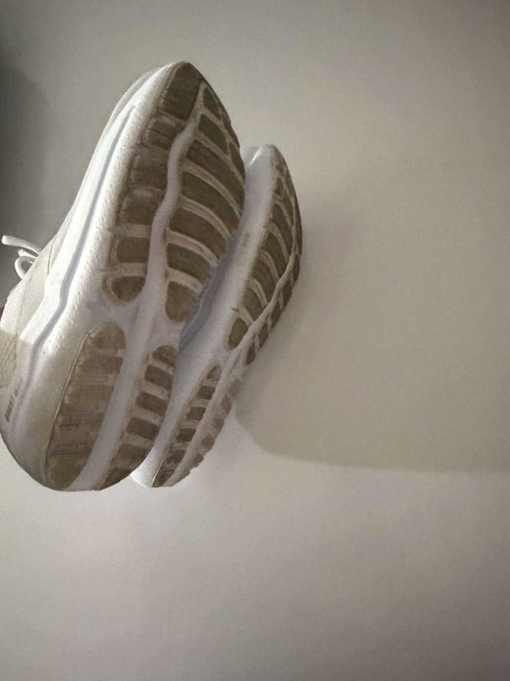 Brooks Mens ghost max 2 White Athletic Running Sneakers 9 wide - Picture 4 of 7